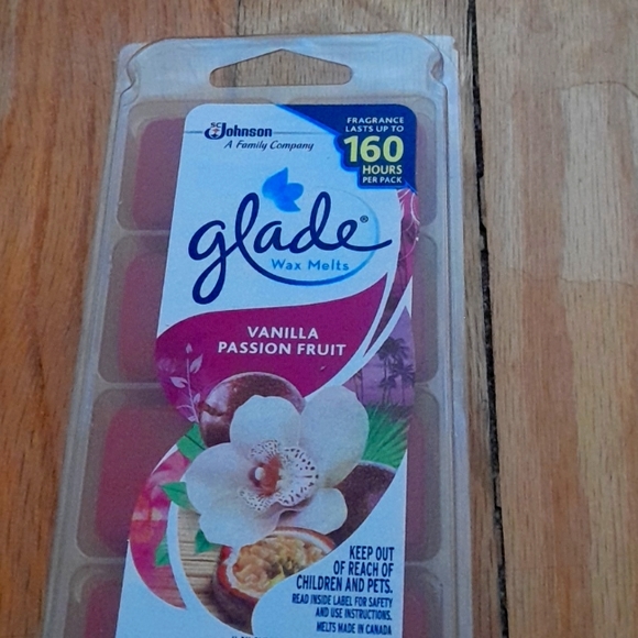 Glade Other - Glade Wax Melts 8ct Fragrance Vanilla Passion Fruit 160hrs per pk